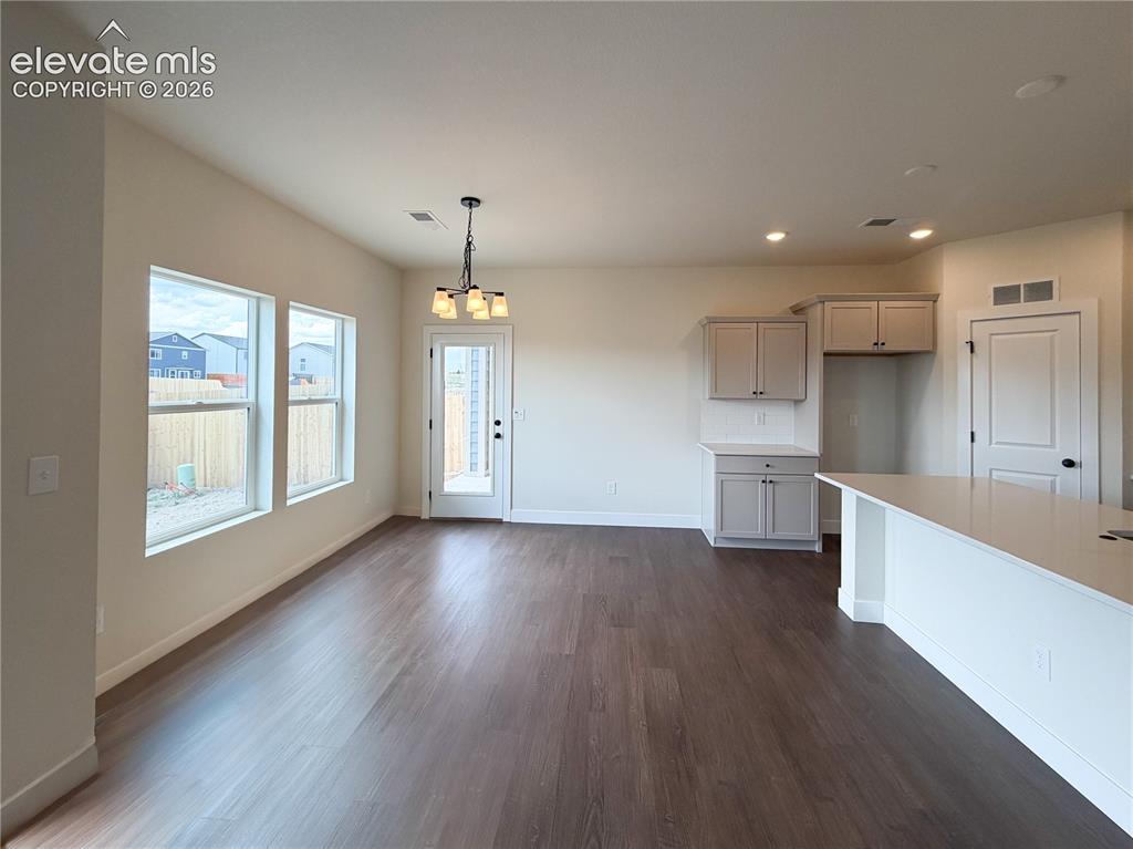 Image 5 of 44: Dining Area