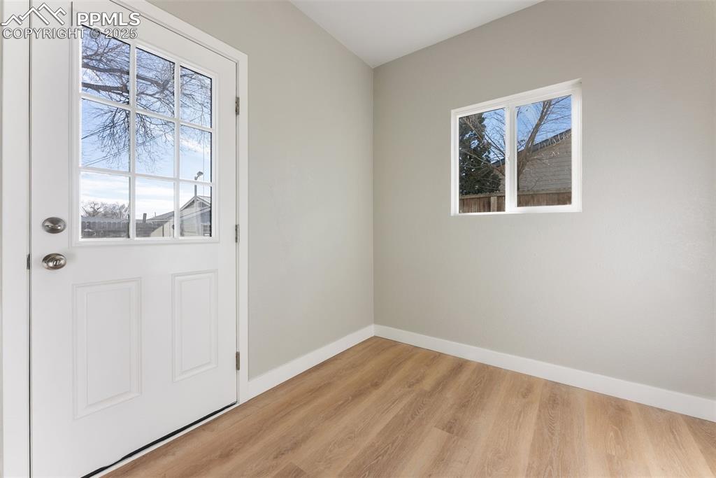 Image 14 of 32: Entry