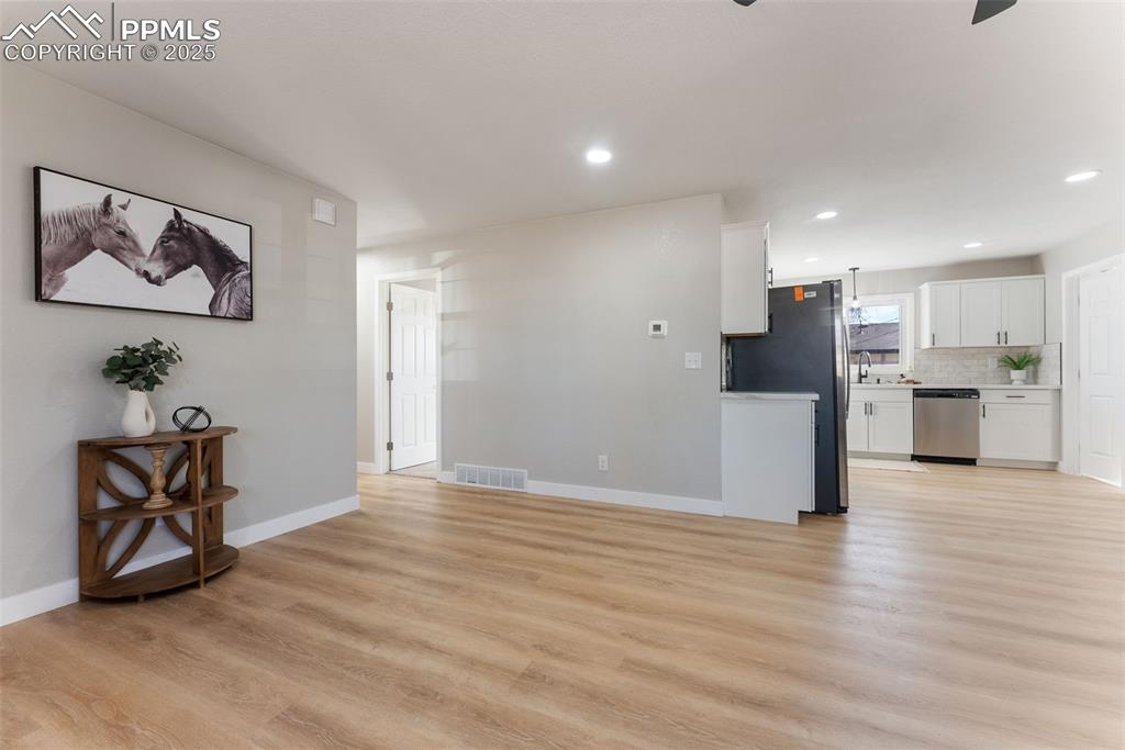 Image 17 of 32: Living Room