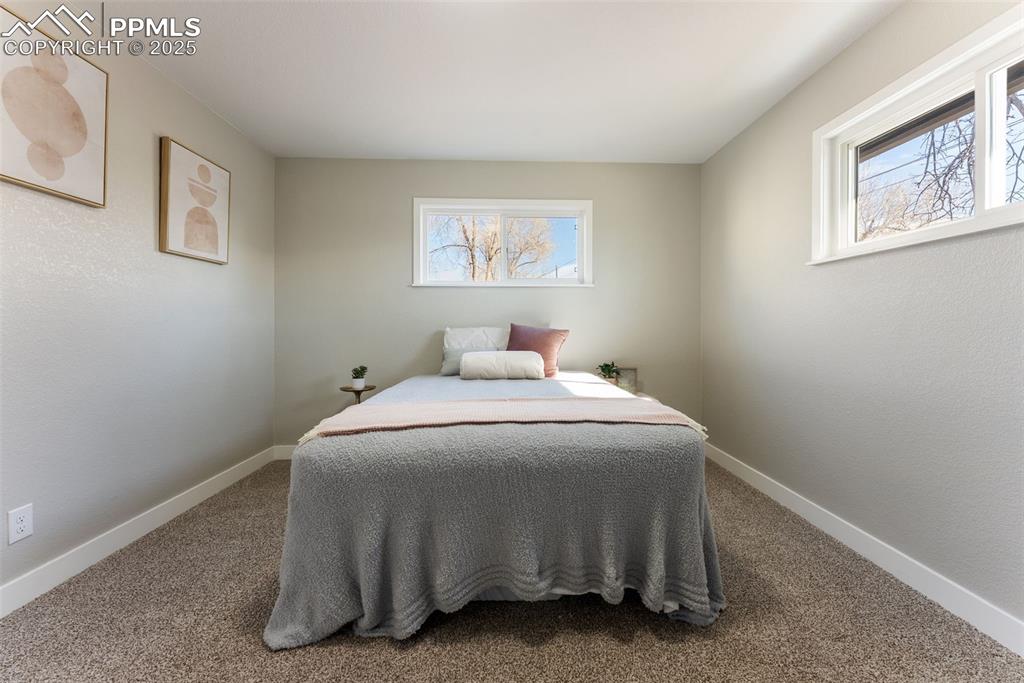 Image 24 of 32: Bedroom