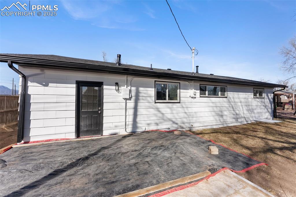 Image 30 of 32: Back of Structure