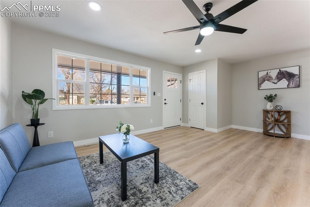 Image 6 of 32: Living Room