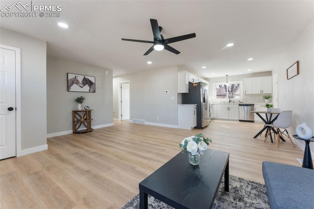 Image 7 of 32: Living Room