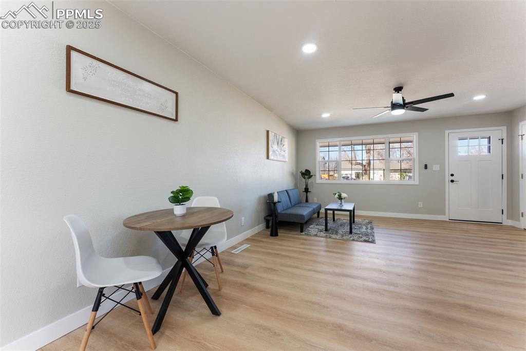 Image 9 of 32: Sitting Room