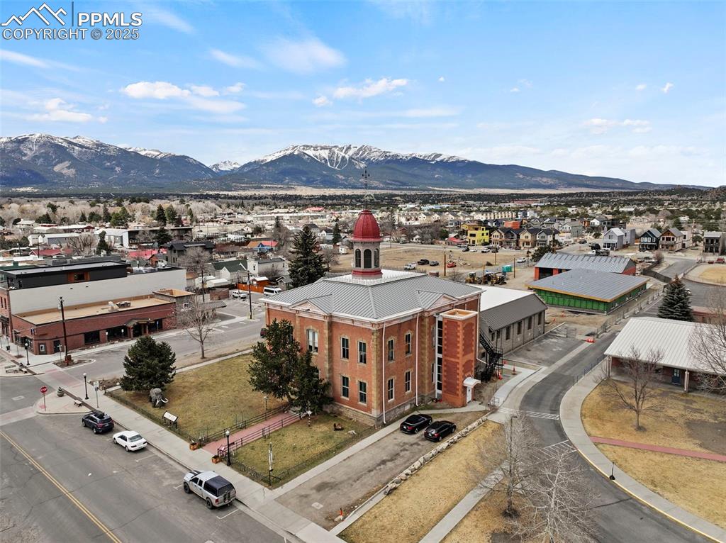 Image 11 of 17: Enjoy easy access to local shops, dining, and schools