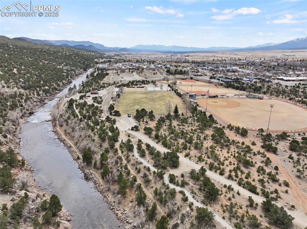 Image 8 of 17: Within walking distance of the stunning Arkansas River—perfect for fishing,