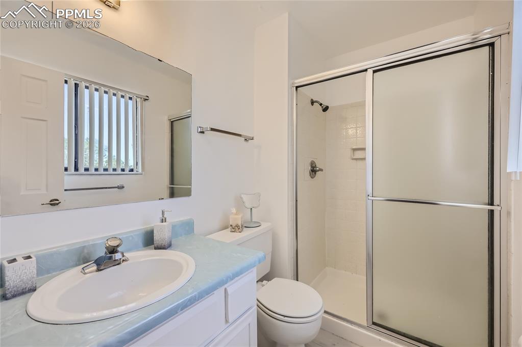 Image 13 of 27: Bathroom