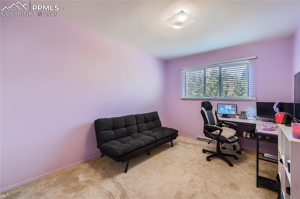 Image 16 of 27: Office