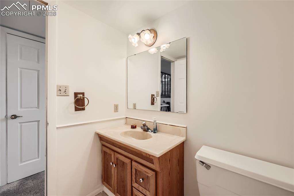 Image 21 of 27: Bathroom