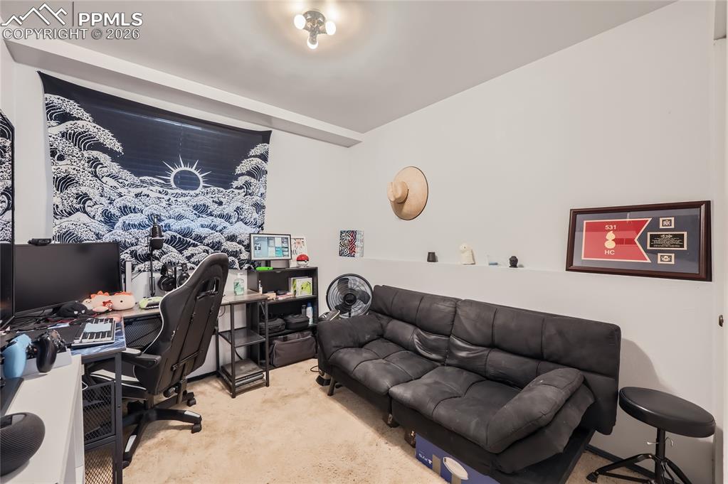 Image 23 of 27: Office