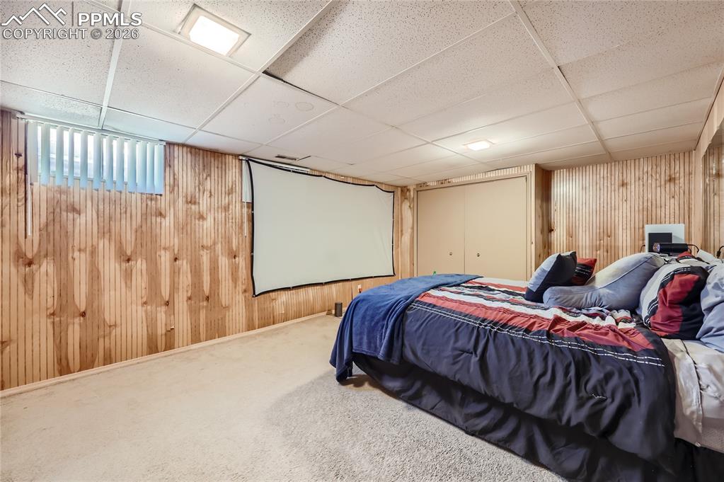 Image 24 of 27: Bedroom