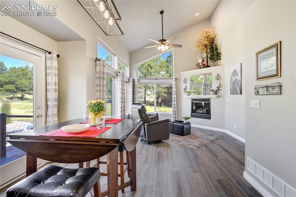Image 13 of 50: Dining Area