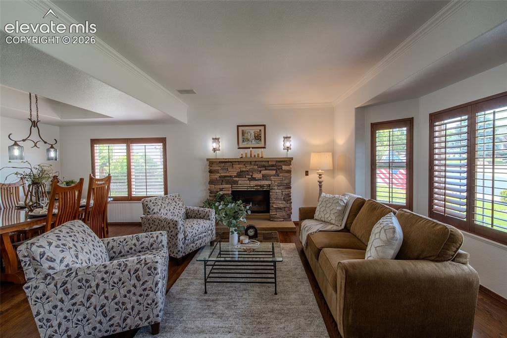 Image 15 of 44: Living Room