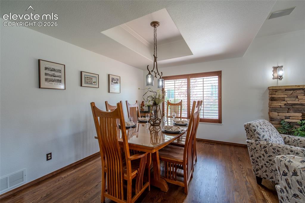 Image 17 of 44: plenty of room for your large table to entertain
