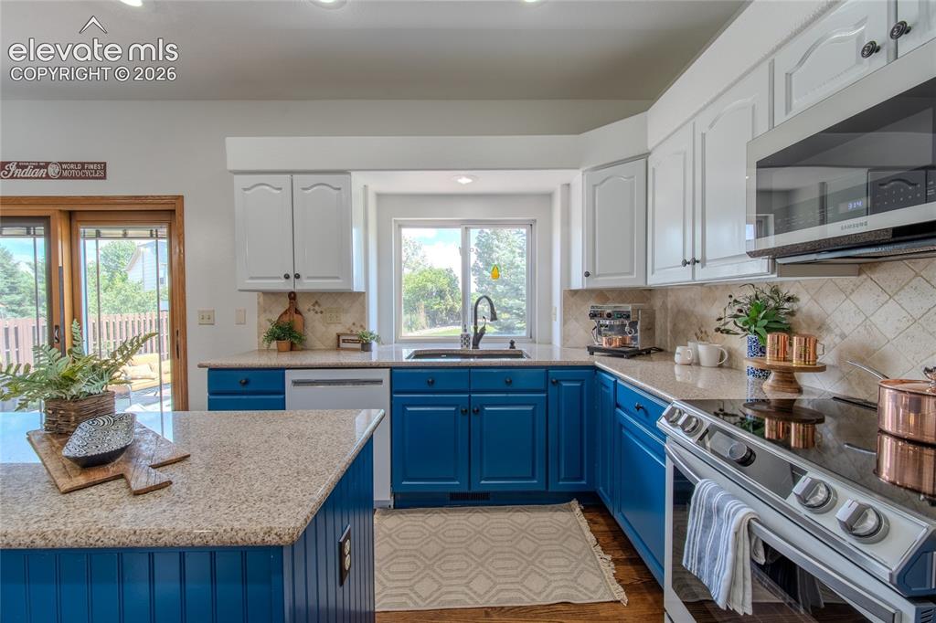 Image 22 of 44: New Samsung Appliances