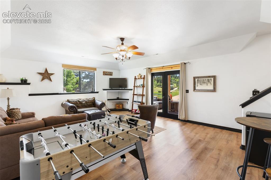 Image 23 of 49: Family Room