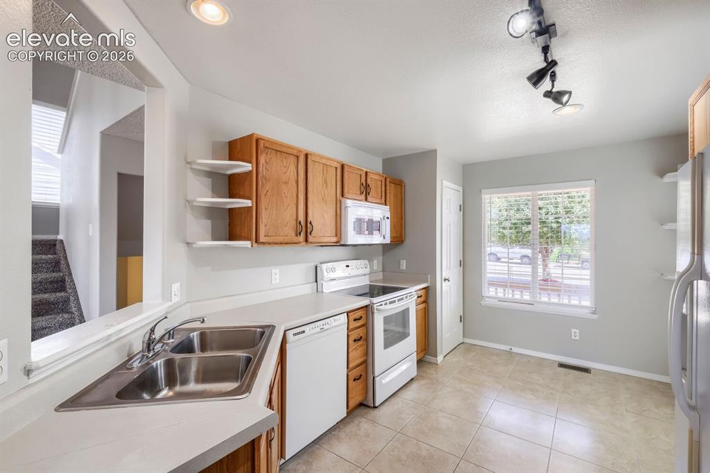 Image 10 of 33: Kitchen