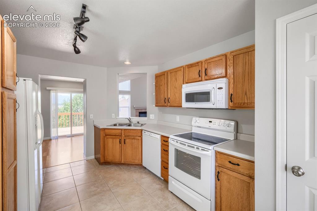 Image 11 of 33: Kitchen