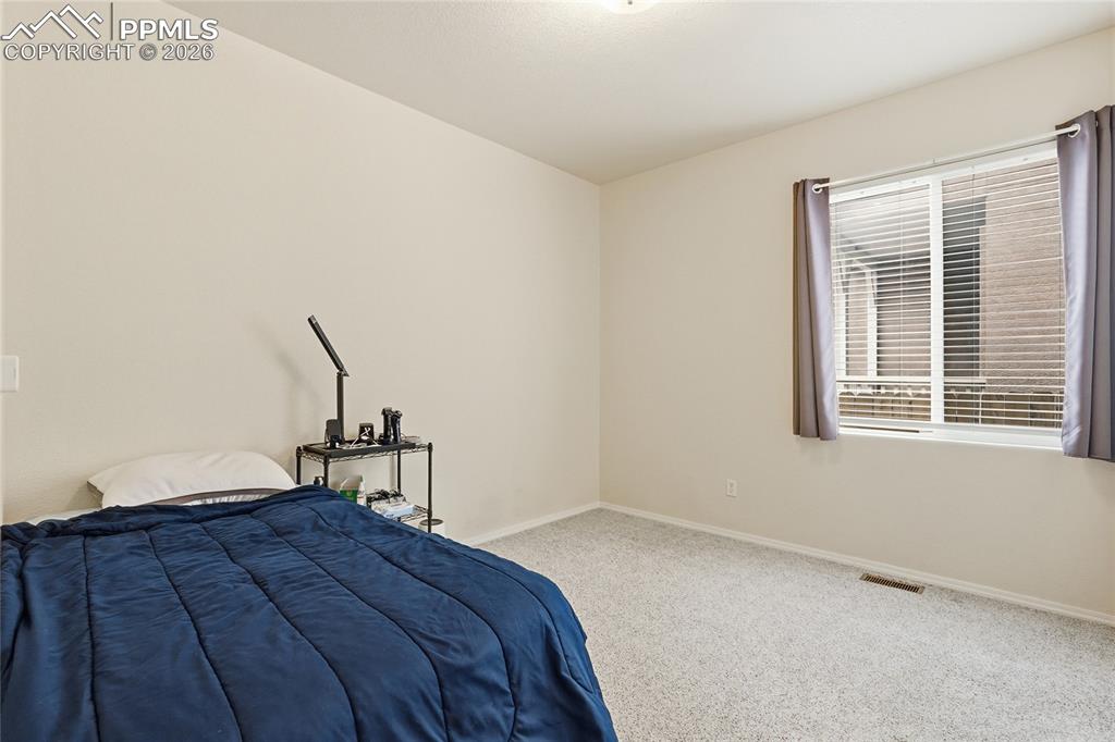 Image 17 of 46: Bed 2