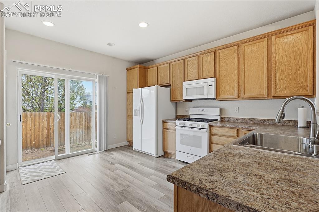 Image 3 of 46: Kitchen