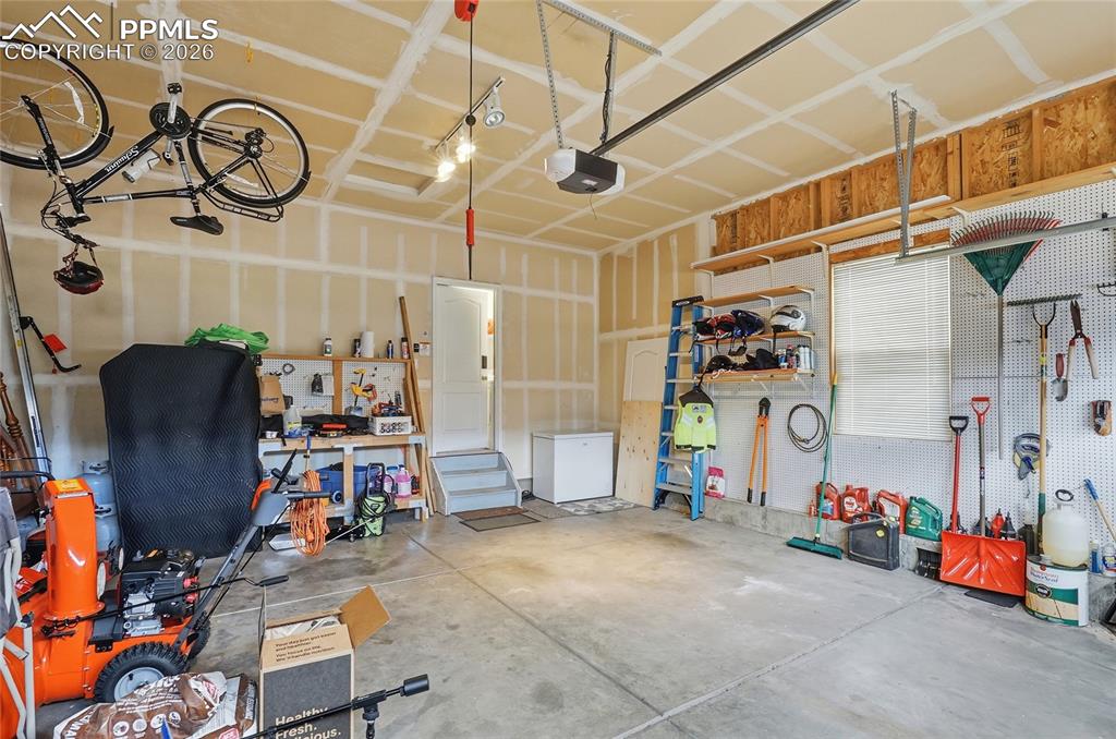 Image 35 of 46: Garage