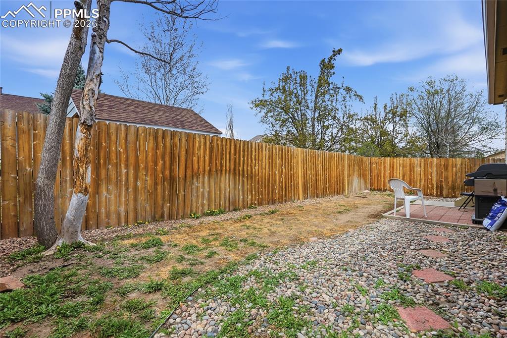 Image 37 of 46: Yard