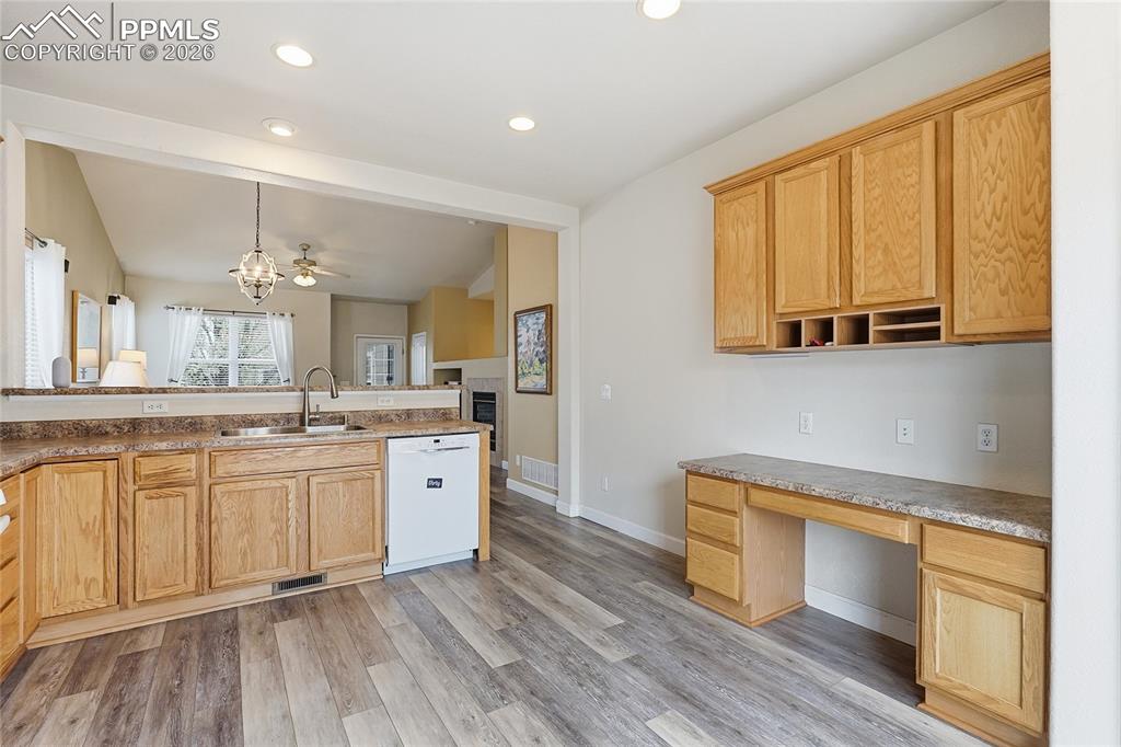 Image 4 of 46: Kitchen