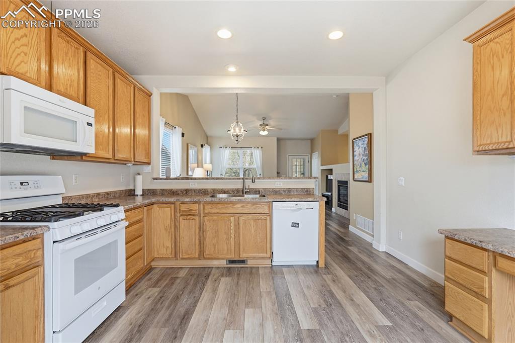 Image 6 of 46: Kitchen