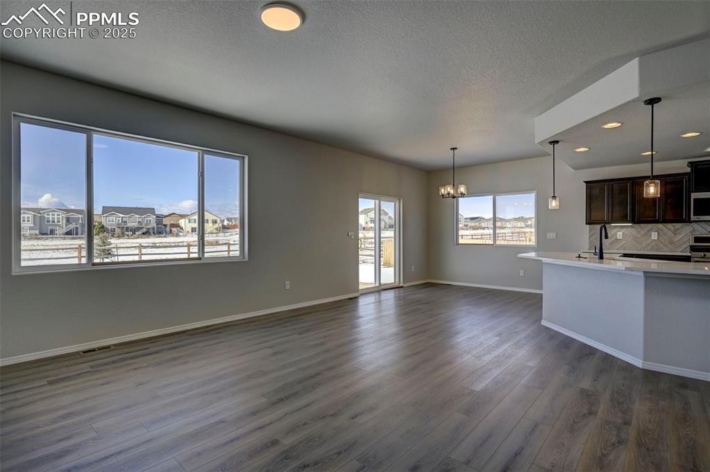 Image 11 of 20: Living Room