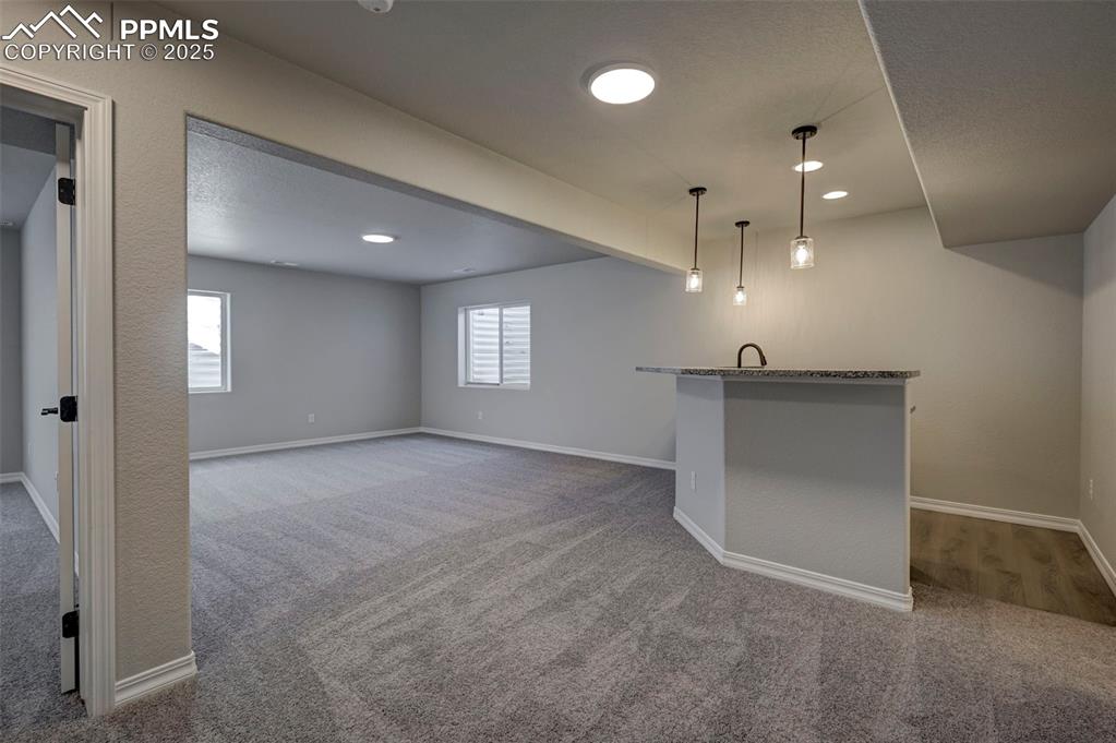 Image 16 of 20: Family Room