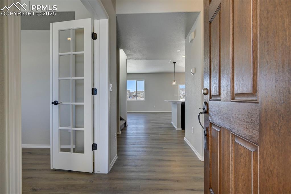 Image 3 of 20: Entry