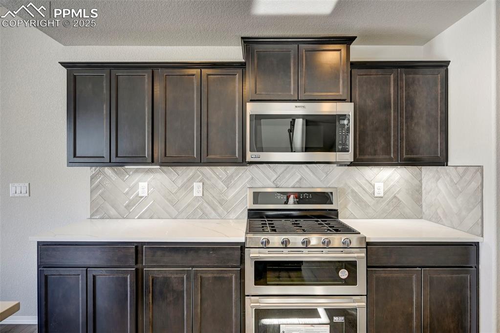 Image 8 of 20: Kitchen