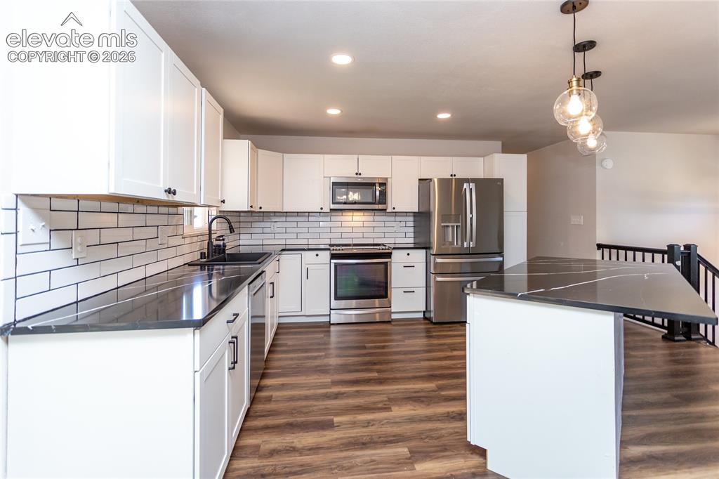 Image 6 of 25: Kitchen