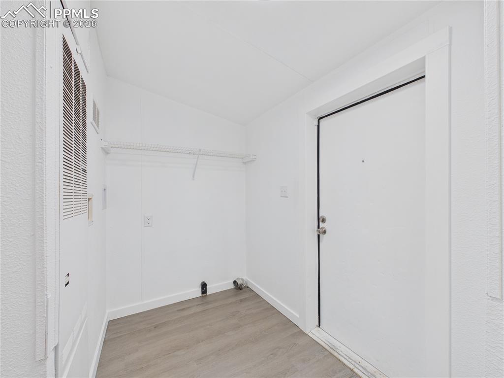 Image 13 of 36: Laundry