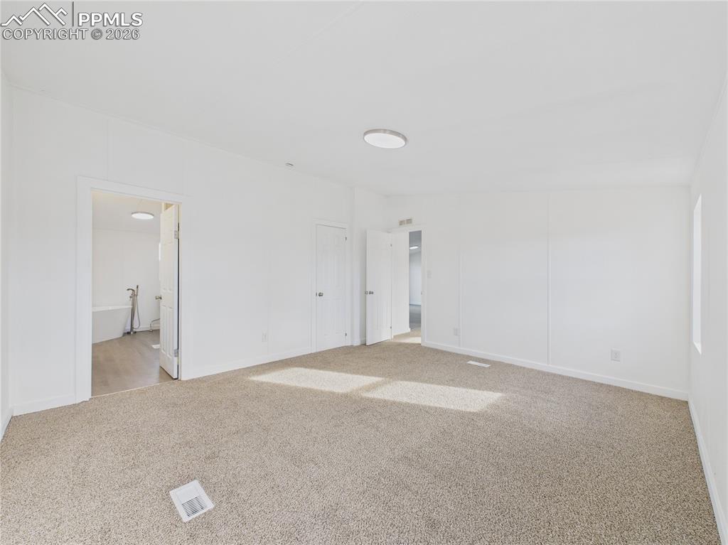 Image 16 of 36: Bedroom