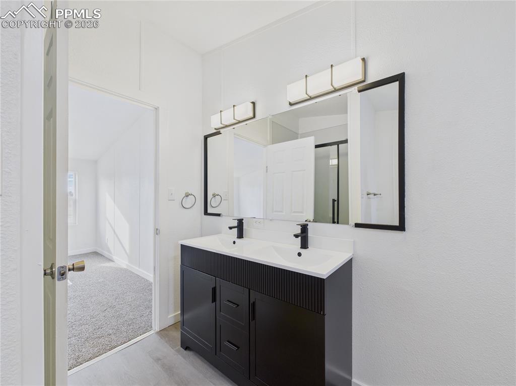 Image 20 of 36: Bathroom