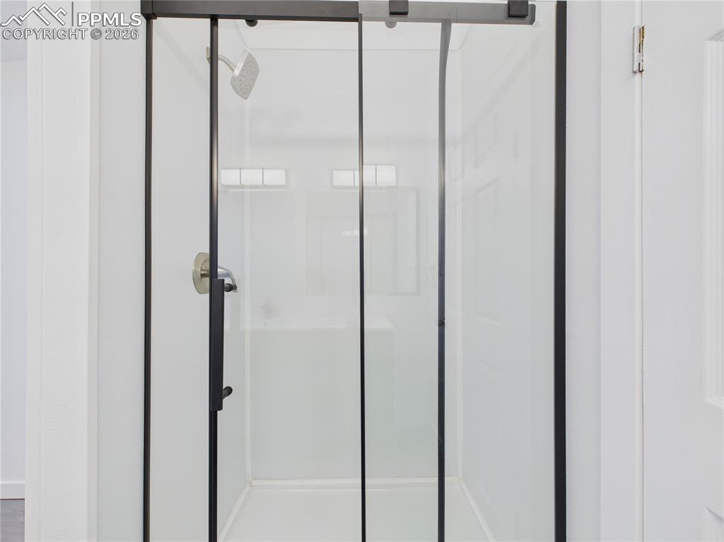 Image 21 of 36: Bathroom