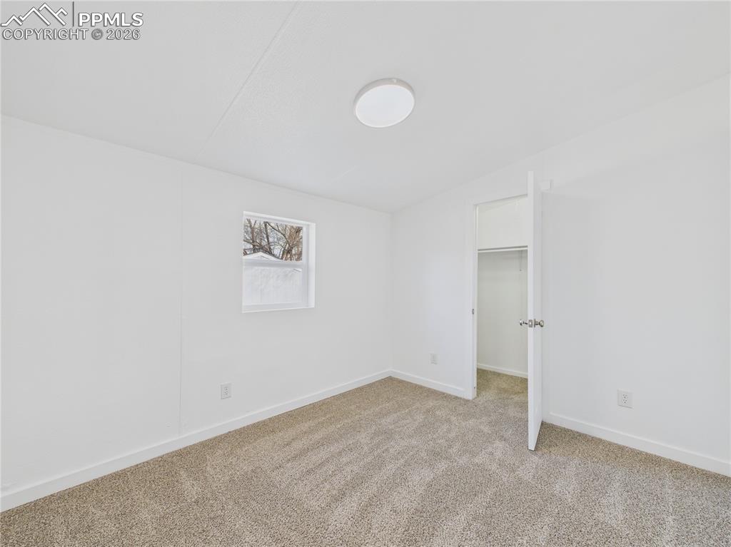 Image 24 of 36: Bedroom