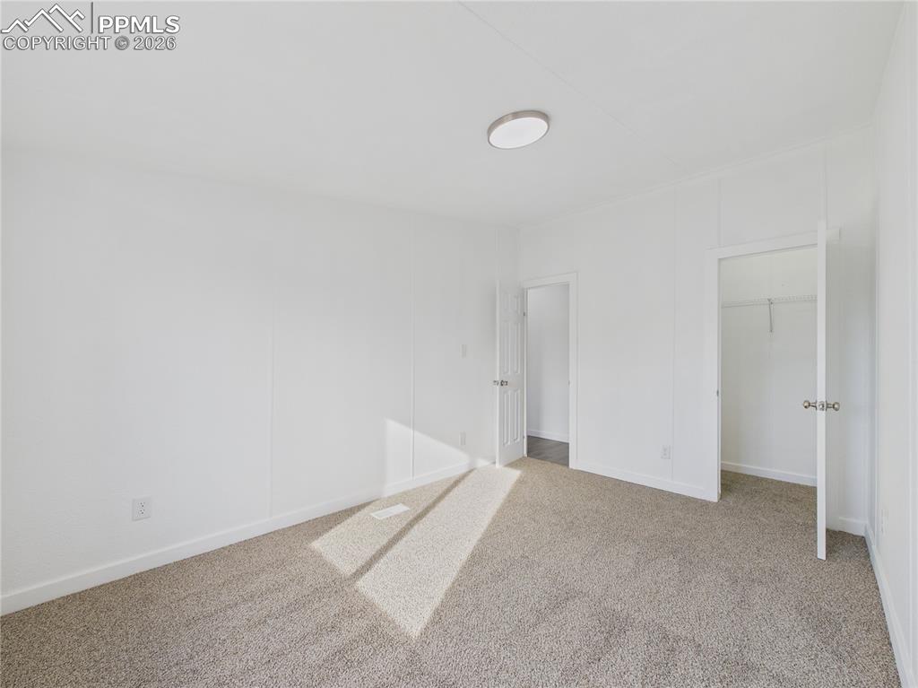 Image 29 of 36: Bedroom