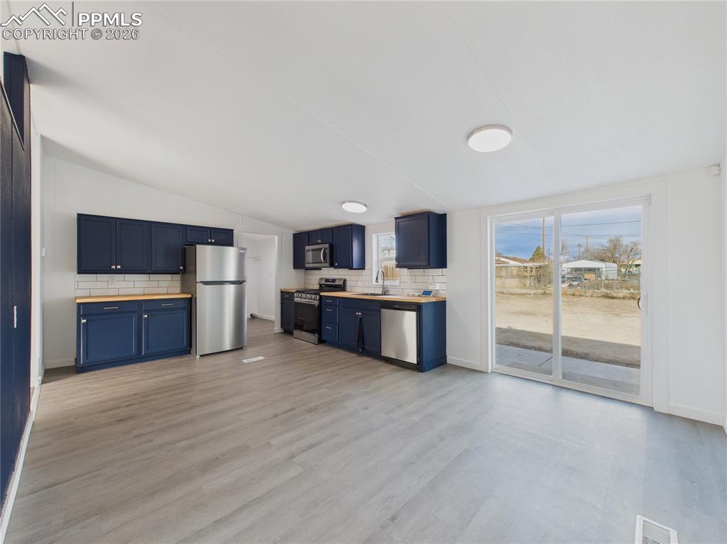 Image 8 of 36: Kitchen