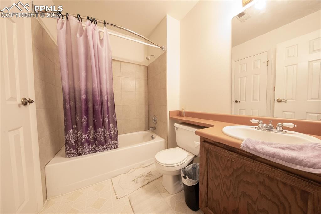 Image 18 of 19: upstairs bathroom