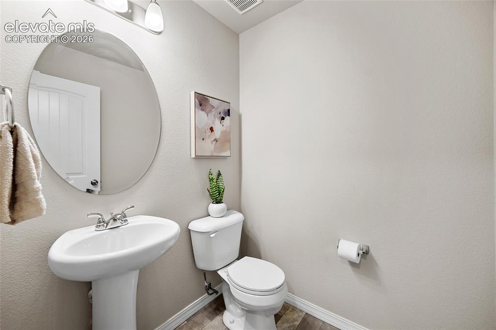 Image 11 of 40: Bathroom
