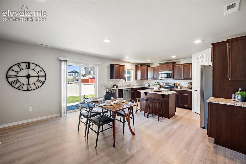 Image 14 of 40: Dining Area