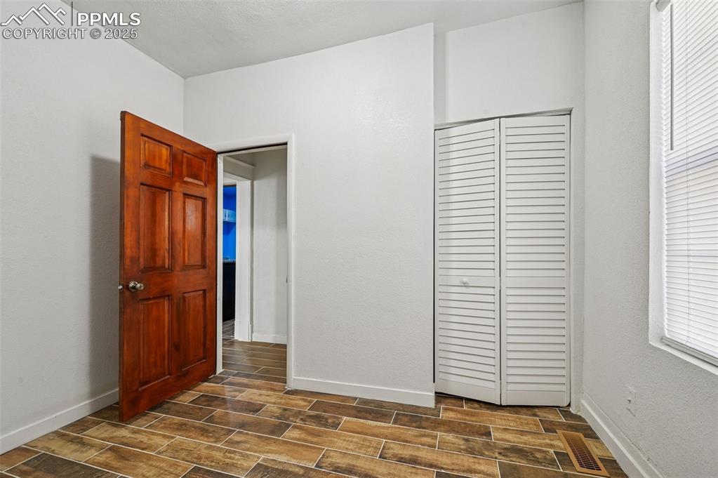 Image 15 of 28: Bedroom