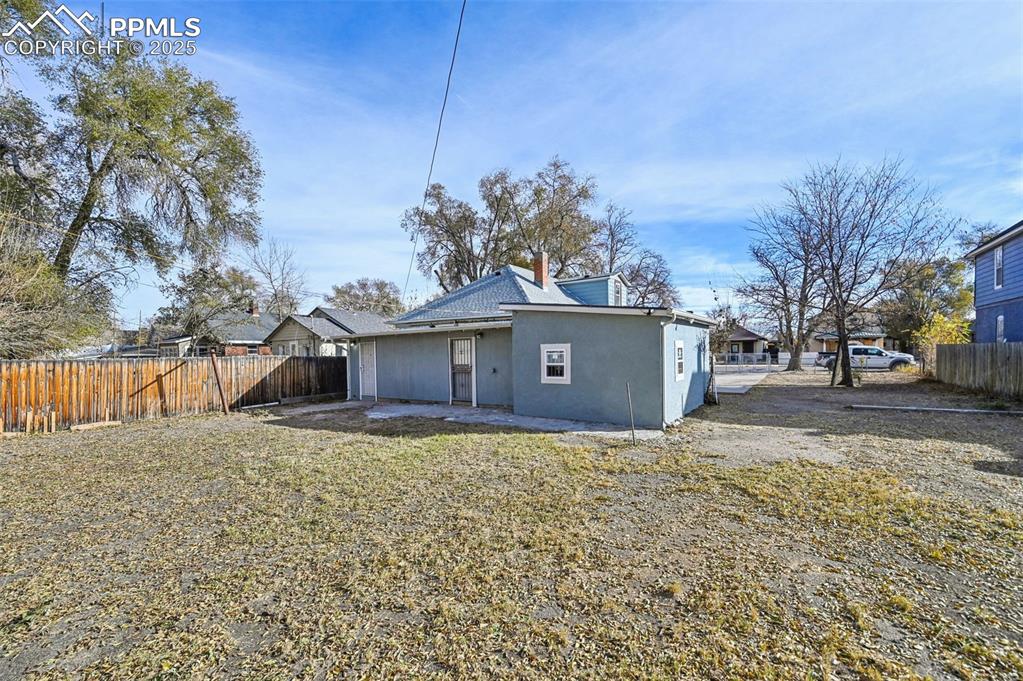 Image 27 of 28: Back of Structure