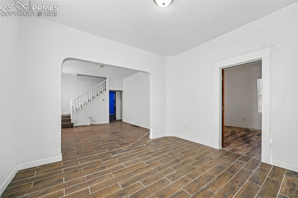 Image 5 of 28: Living Room