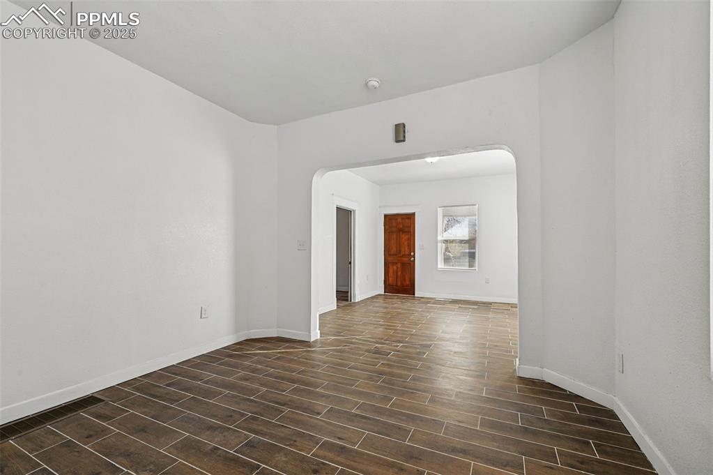 Image 6 of 28: Dining Room