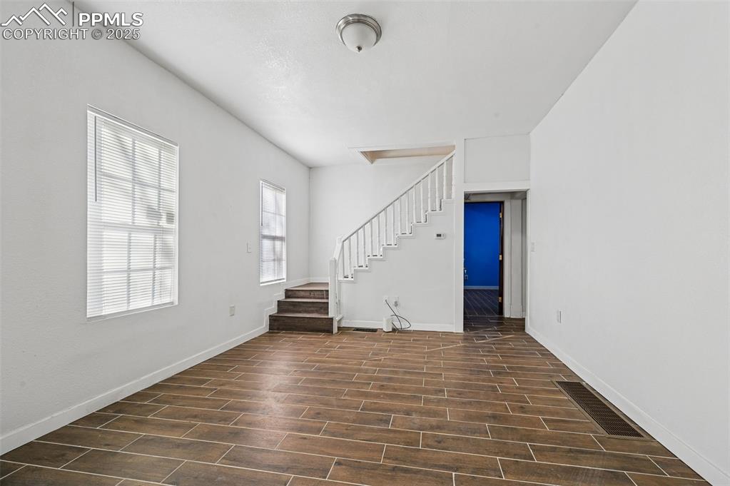 Image 7 of 28: Dining Room