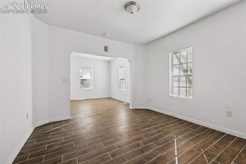 Image 8 of 28: Dining Room