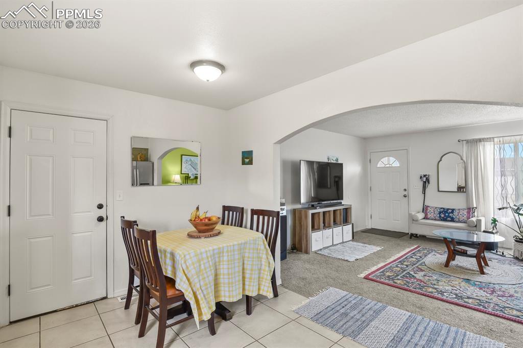 Image 10 of 26: Dining Area